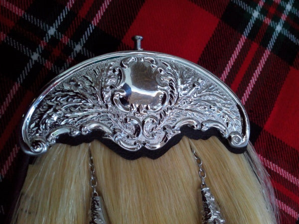 WHITE HORSE HAIR SPORRAN WITH TWO BLACK TASSELS